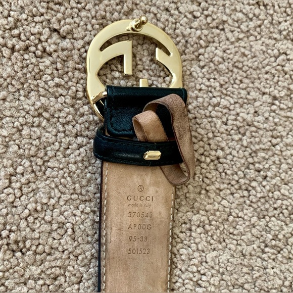 Authentic GUCCI unisex black leather belt with gold interlocking buckle - Picture 3 of 7